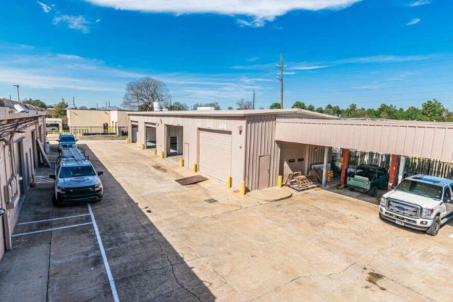 More Photos Of 16522-16536 Park Row, Houston Light Distribution For Lease