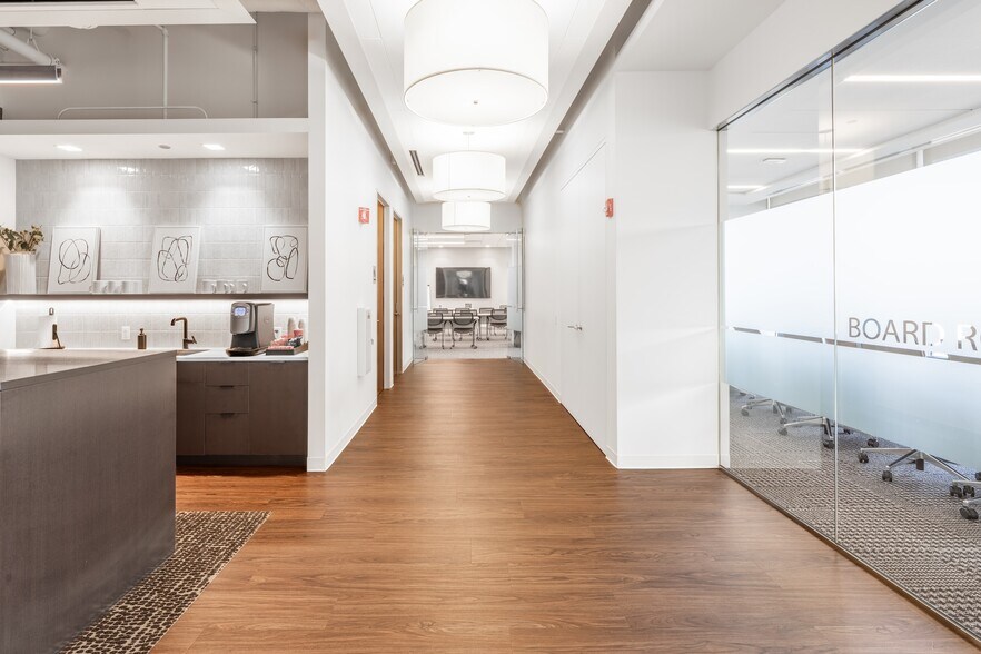 More Photos Of 1301 W 22nd St, Oak Brook Office For Lease