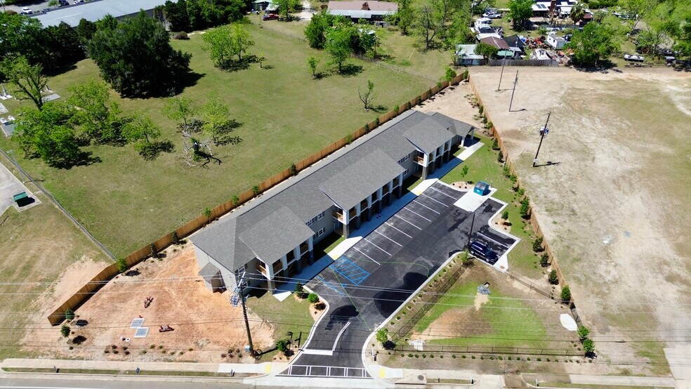 More Photos Of 1604 Lankford Dr, Valdosta Apartments For Sale