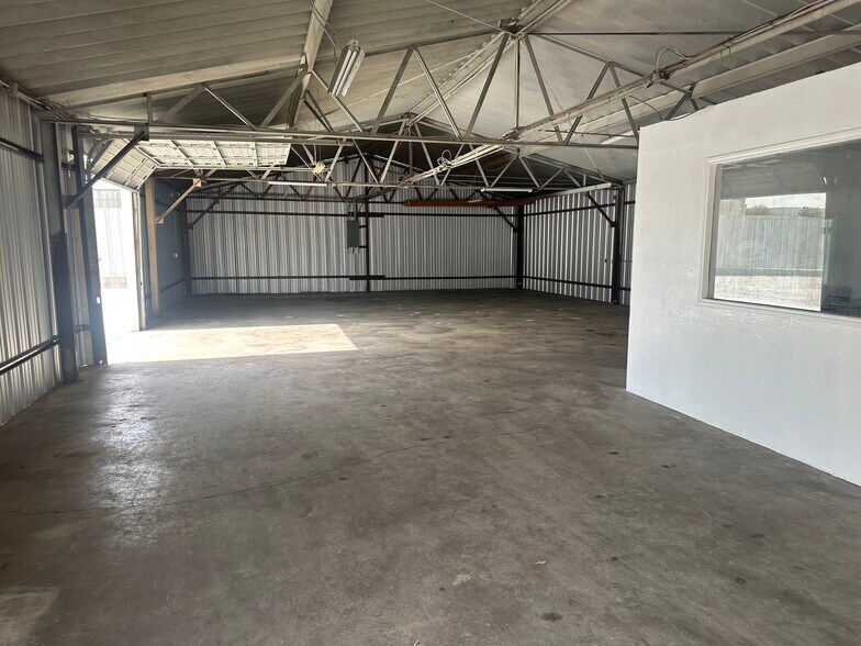 More Photos Of 10411 Harry Hines Blvd, Dallas Auto Dealership For Lease