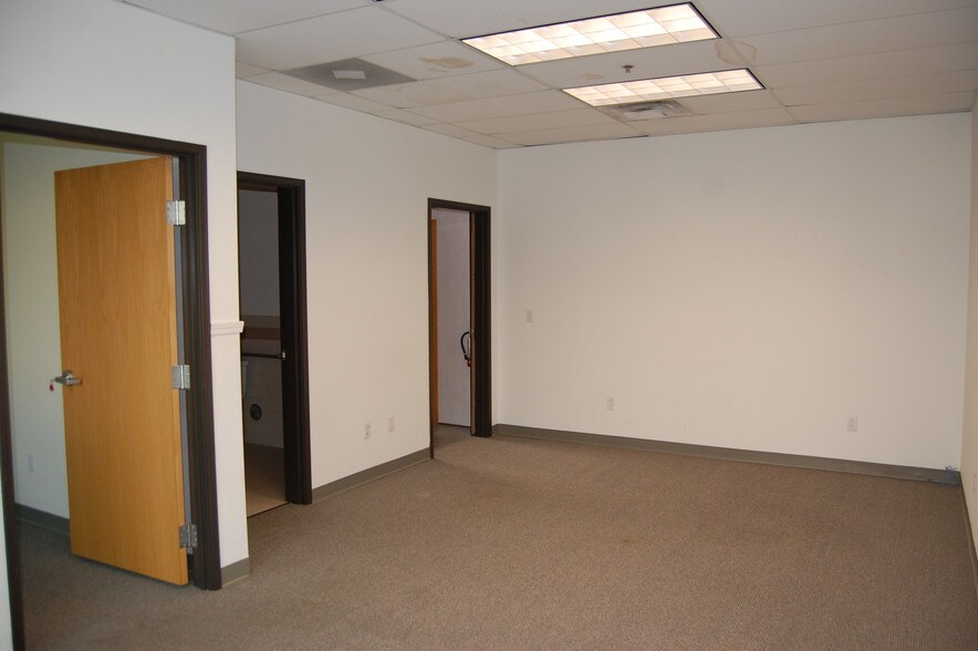 More Photos Of 2222 Park Pl, Minden Warehouse For Sale