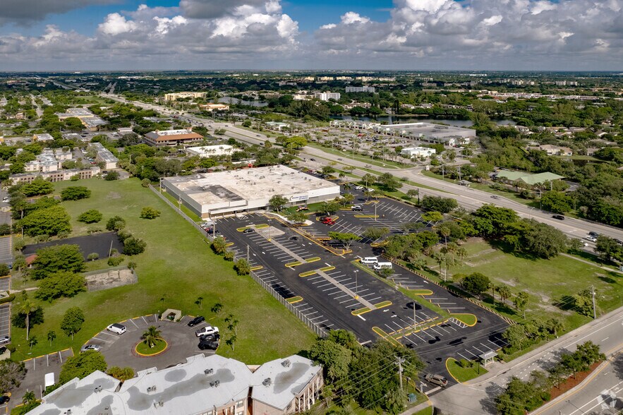 More Photos Of 5880 W Oakland Park Blvd, Lauderhill Unknown For Lease