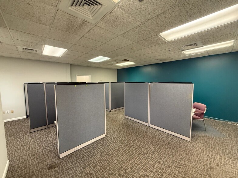 More Photos Of 7565-7575 Commerce Ct, Sarasota Flex For Sale