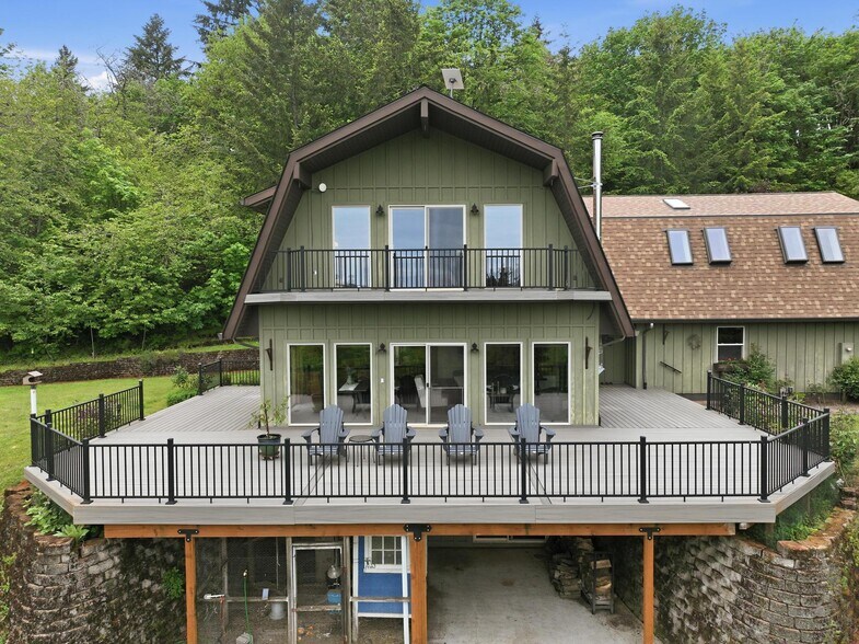More Photos Of 19231 NE Fairview Dr, Dundee Flex For Sale