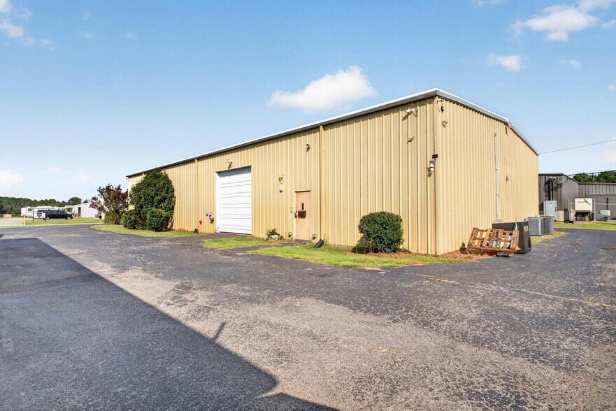 More Photos Of 31 Enterprise Ave, Aiken Light Manufacturing For Lease