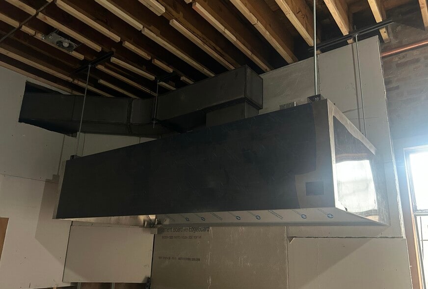 More Photos Of 485 N Milwaukee Ave, Chicago Storefront Retail Residential For Lease