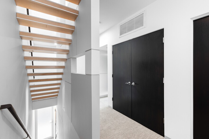 More Photos Of 930-932 Manhattan Beach Blvd, Manhattan Beach Office Residential For Sale