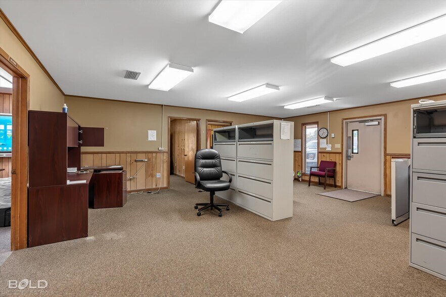 More Photos Of 523 Oxford Rd, Mansfield Office For Sale