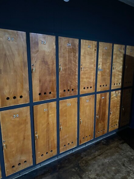 More Photos Of 4114 Frank St, Dallas Light Distribution For Sale