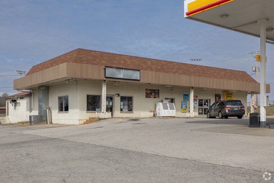 Primary Photo Of 3381 Tn-48, Charlotte Convenience Store For Lease