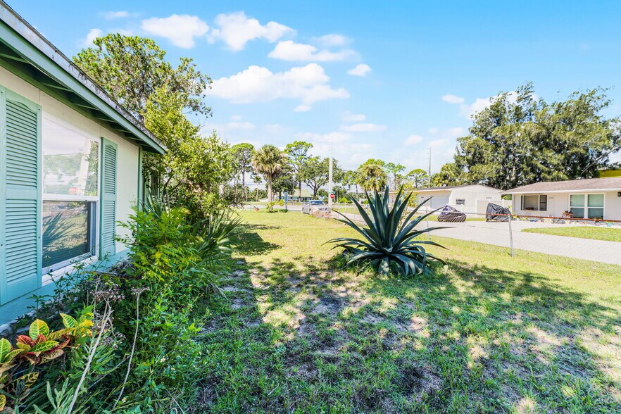 More Photos Of 102 Orange Ave, Edgewater Flex For Sale