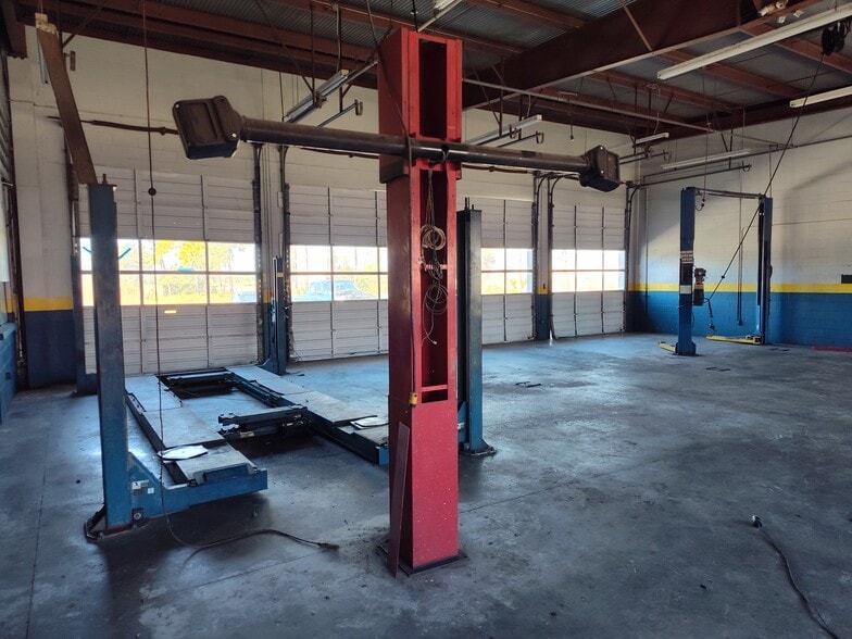 More Photos Of 6135 Salt Springs Rd, Port Richey Auto Repair For Sale