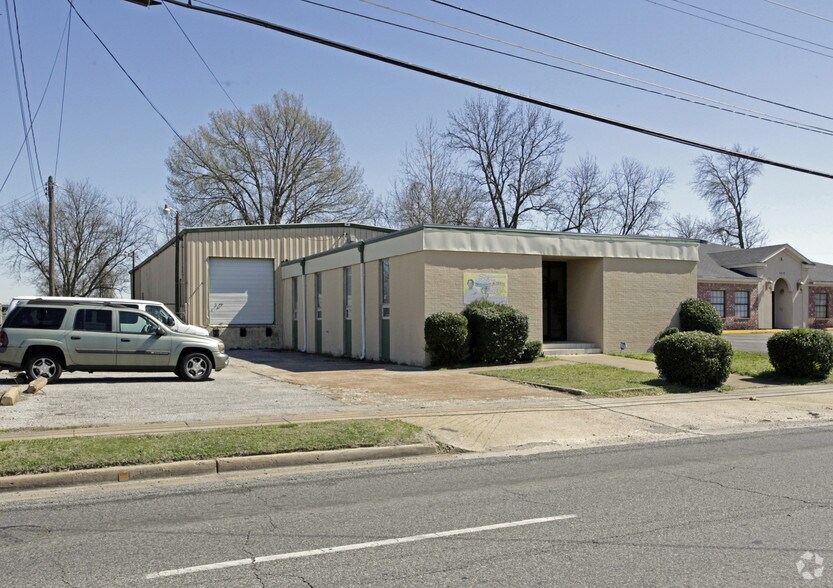 Primary Photo Of 3314 Millbranch Rd, Memphis Flex For Sale
