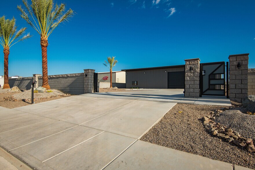 More Photos Of 1551 E World Blvd, Fort Mohave Showroom For Sale