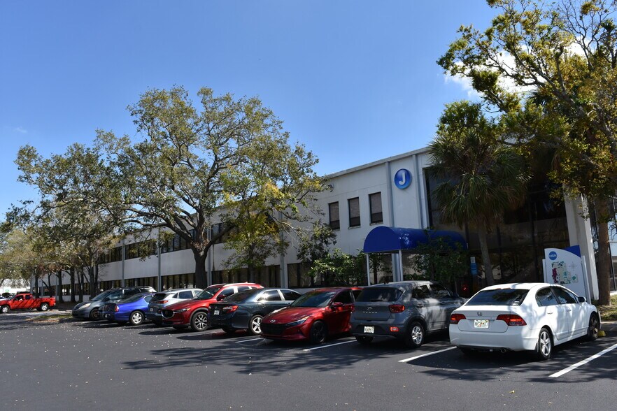 More Photos Of 2400 118th Ave N, Saint Petersburg Manufacturing For Sale