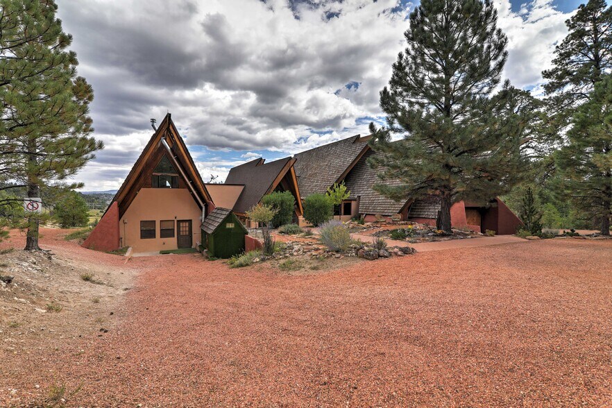 More Photos Of 2814 Dead Horse Loop, Alton Specialty For Sale