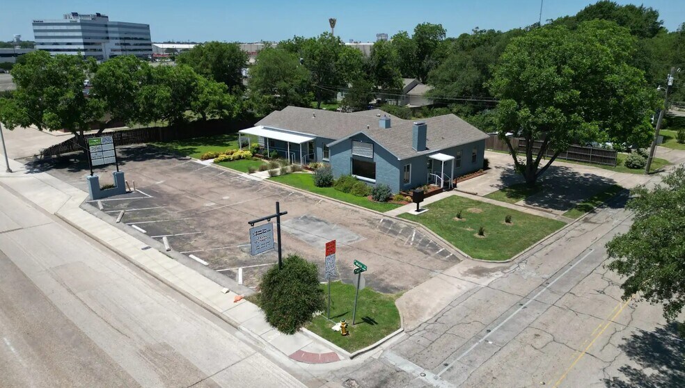More Photos Of 4209 W waco Dr, Waco Office For Lease