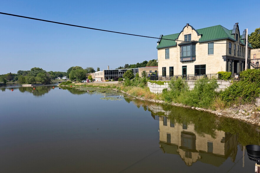 More Photos Of 200 W Milwaukee St, Jefferson Restaurant For Sale