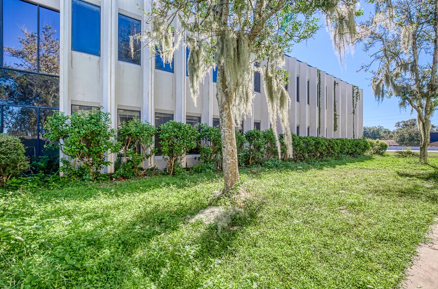 More Photos Of 6501 Arlington Expy, Jacksonville Office Residential For Lease