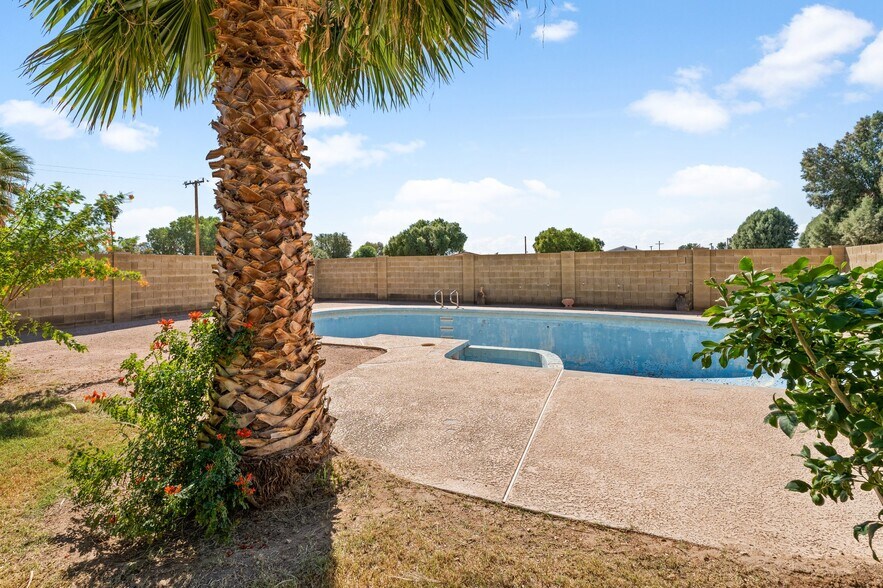 More Photos Of 70932 Highway 60, Wenden General Retail For Sale
