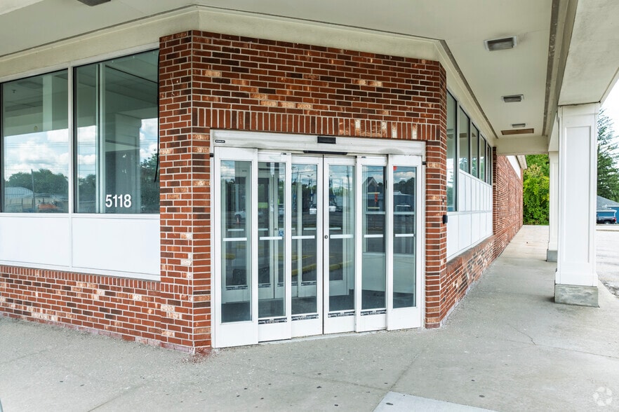 More Photos Of 5118 S Martin Luther King Jr Blvd, Lansing Drugstore For Sale