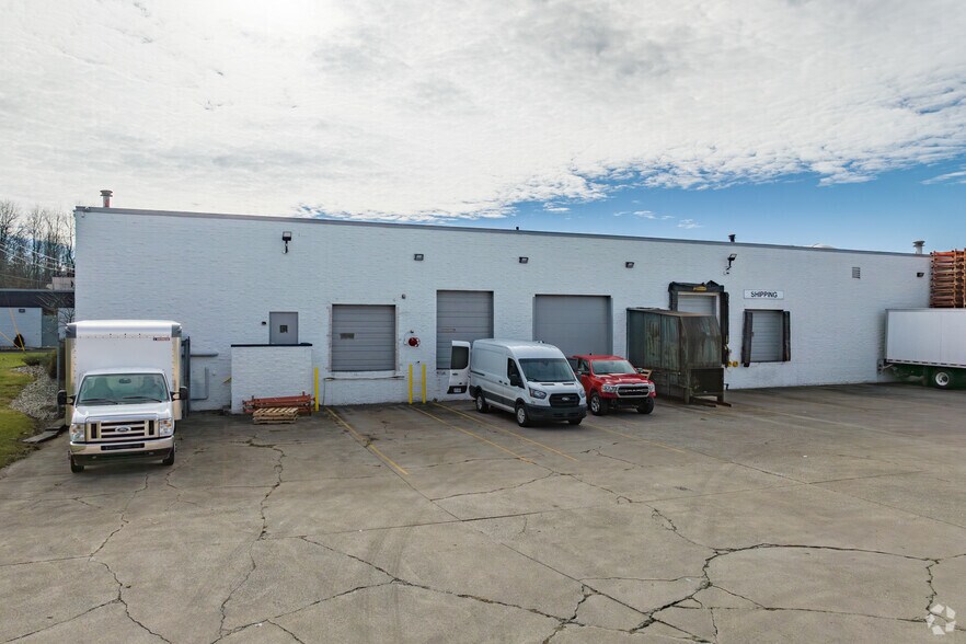 More Photos Of 3960 Summit Rd, Norton Flex For Lease