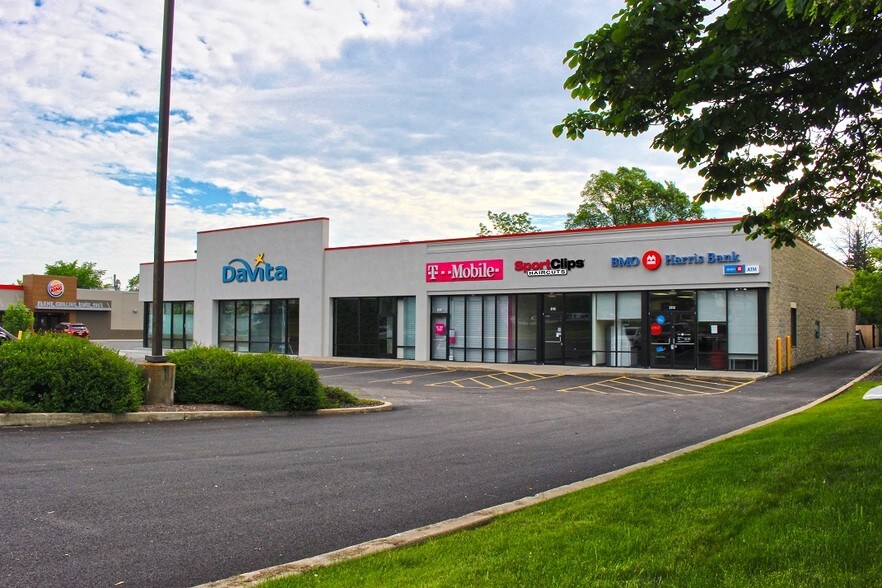 More Photos Of 3113-3123 N Lewis Ave, Waukegan Freestanding For Lease