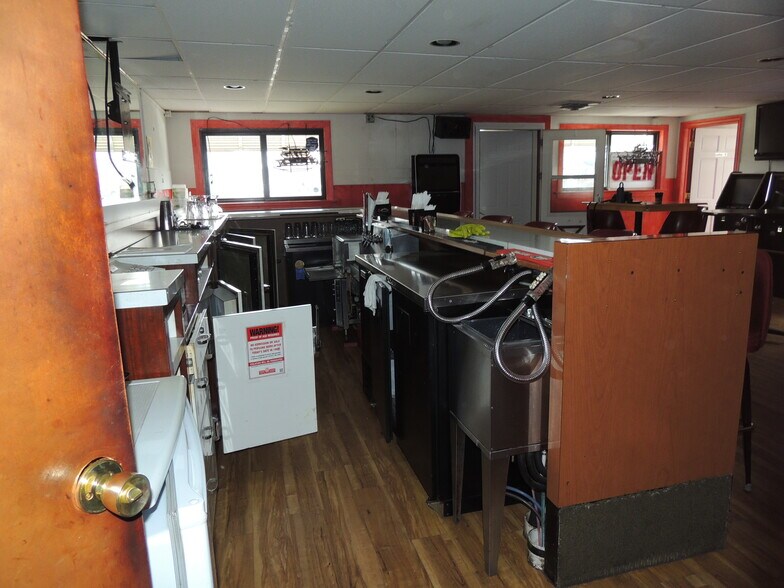 More Photos Of 726 Valley Rd, Menasha Bar For Sale