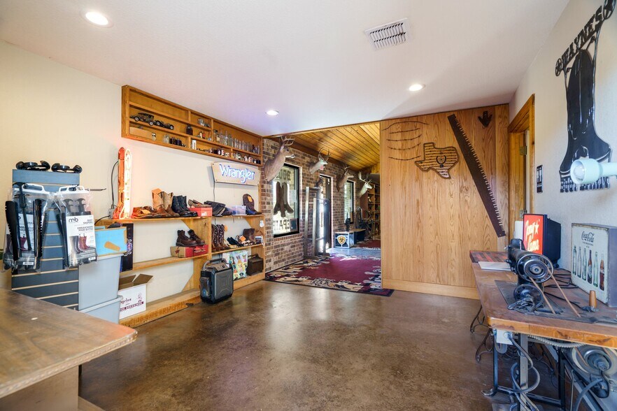 More Photos Of 2524 Carson St, Haltom City Storefront Retail Office For Sale