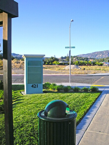 More Photos Of 421 S Cloverdale Blvd, Cloverdale Freestanding For Lease