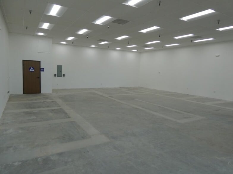 More Photos Of 1427 W Glenoaks Blvd, Glendale General Retail For Lease