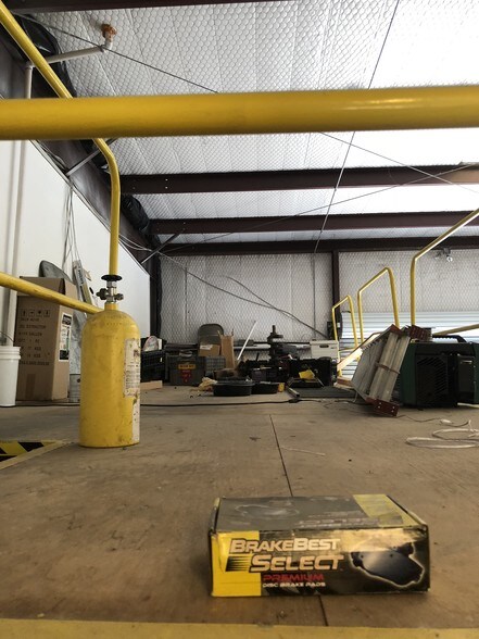 More Photos Of 2522 Shell Rd, Georgetown Light Manufacturing For Lease