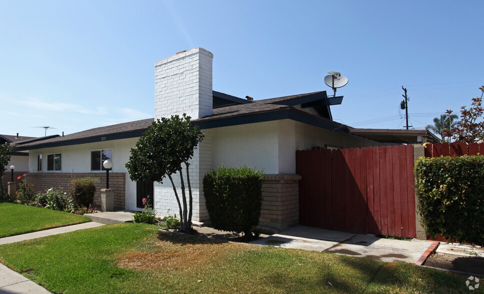 More Photos Of 2133 E Almont Ave, Anaheim Apartments For Sale
