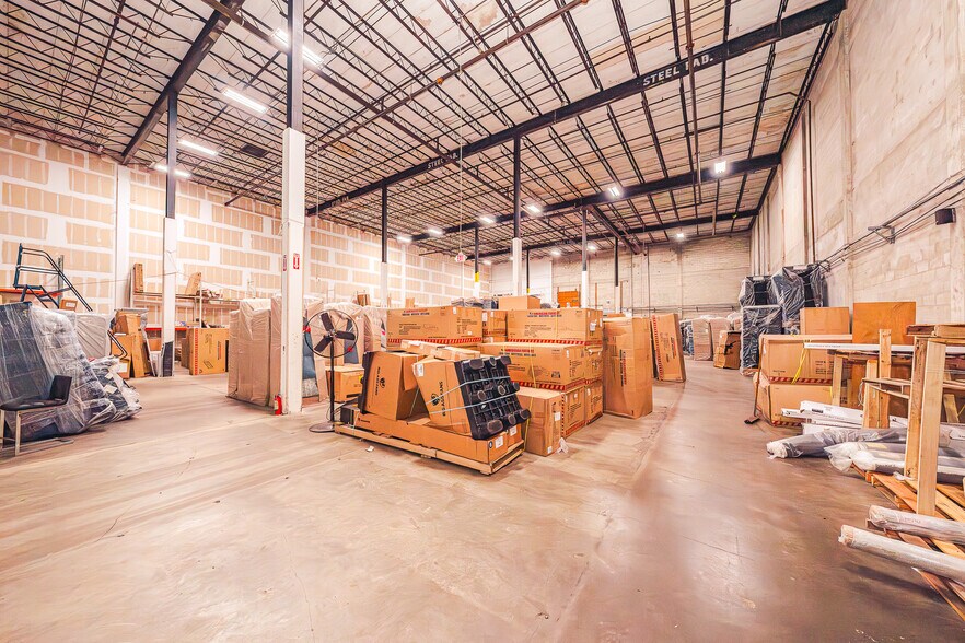 More Photos Of 6001 Powerline Rd, Fort Lauderdale Showroom For Lease