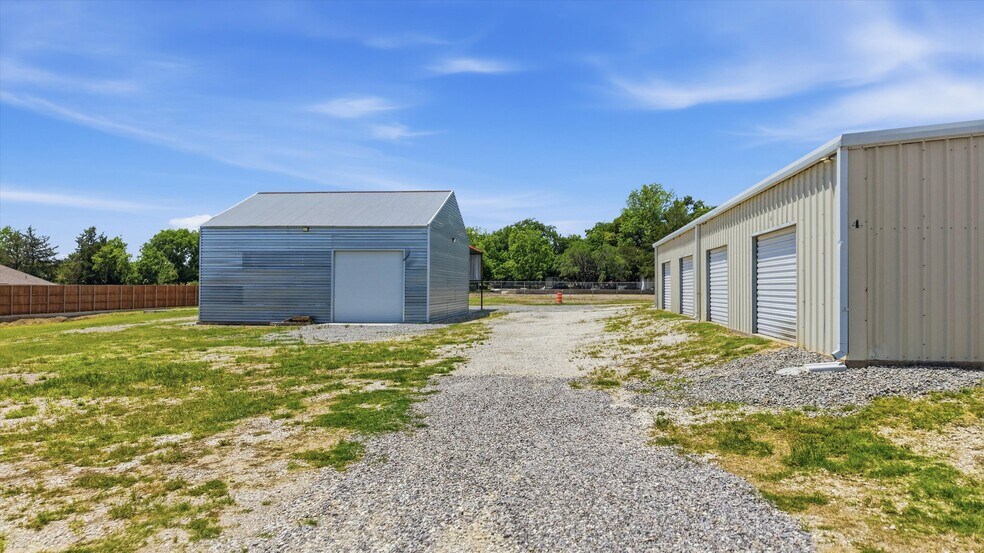 More Photos Of 224 E Cottage St, Sherman Warehouse For Sale