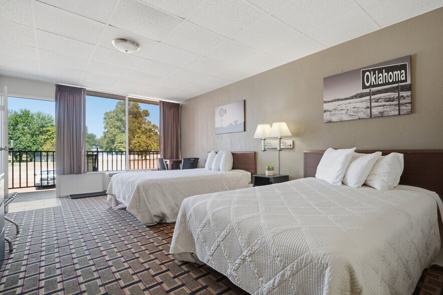 More Photos Of 100 W Wilson St, Valliant Hotel For Sale