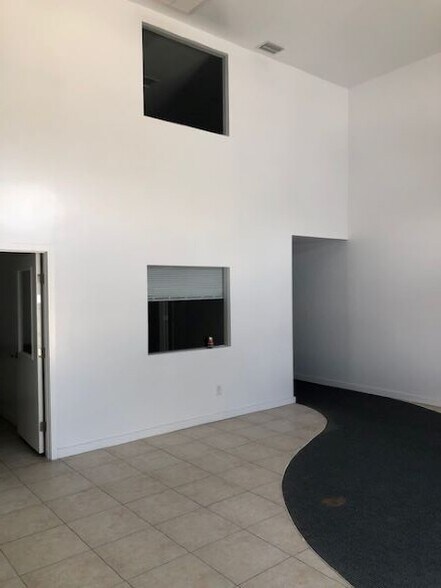 More Photos Of 59 W 9th St, Atlantic Beach Showroom For Lease