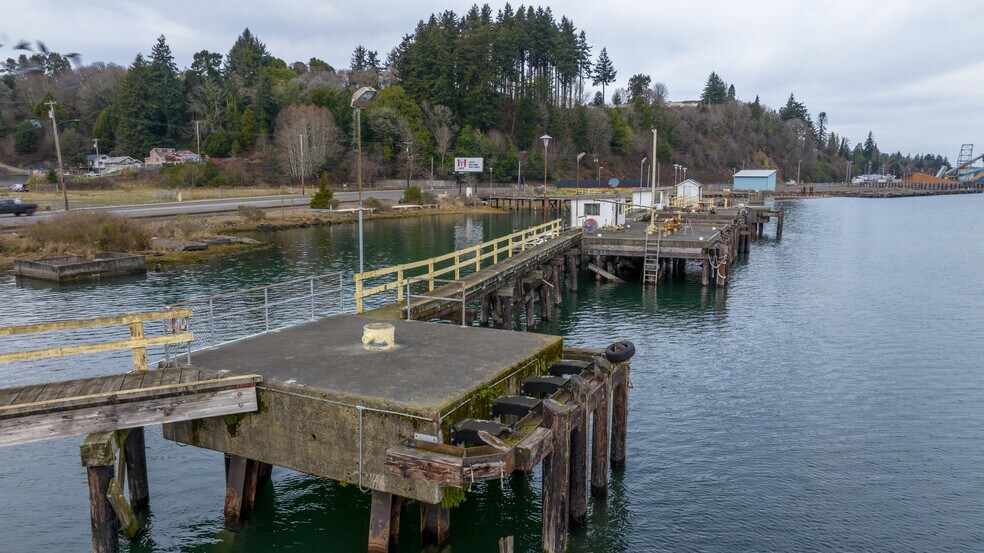 More Photos Of 2250 N Bayshore Dr, Coos Bay Marina For Sale