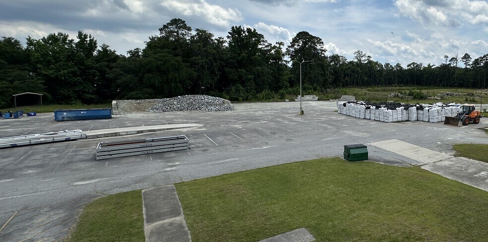 More Photos Of 302 Parker Dr, Beaufort Manufacturing For Sale