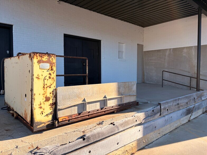 More Photos Of 201 S Main St, Greensburg Post Office For Sale