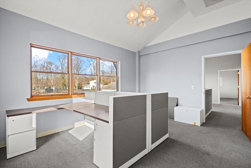 More Photos Of 24 Old Albany Post Rd, Croton-on-Hudson Medical For Lease