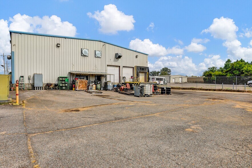 More Photos Of 3325 Millbranch Rd, Memphis Warehouse For Sale