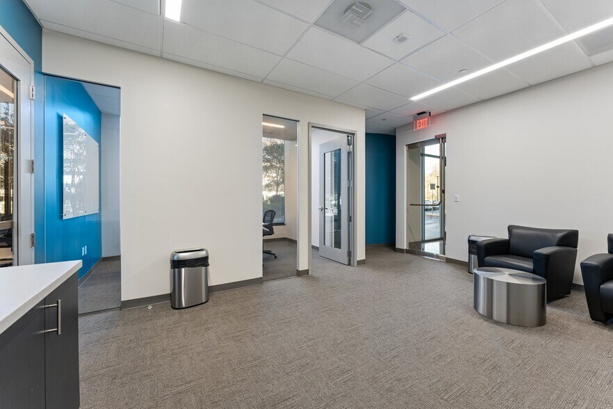 More Photos Of 8229 Boone Blvd, Vienna Unknown For Lease