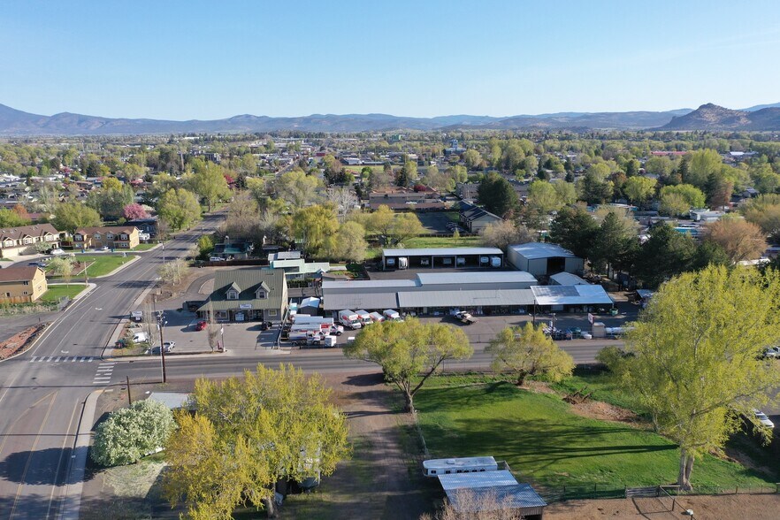 More Photos Of 972 S Main St, Prineville Flex For Sale