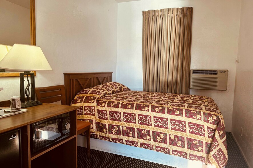 More Photos Of 1650 N Oracle Rd, Tucson Hotel For Sale