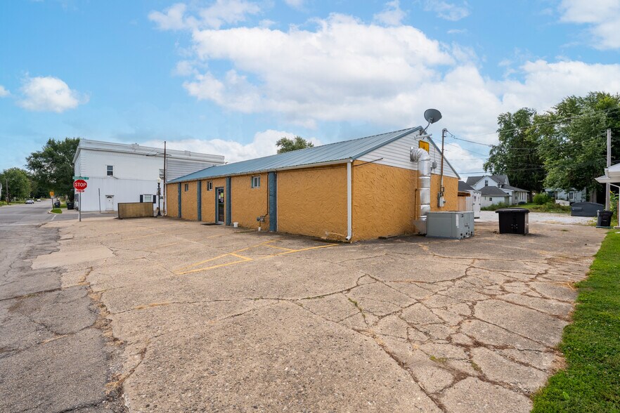 More Photos Of 518 N Harrison St, Alexandria General Retail For Sale