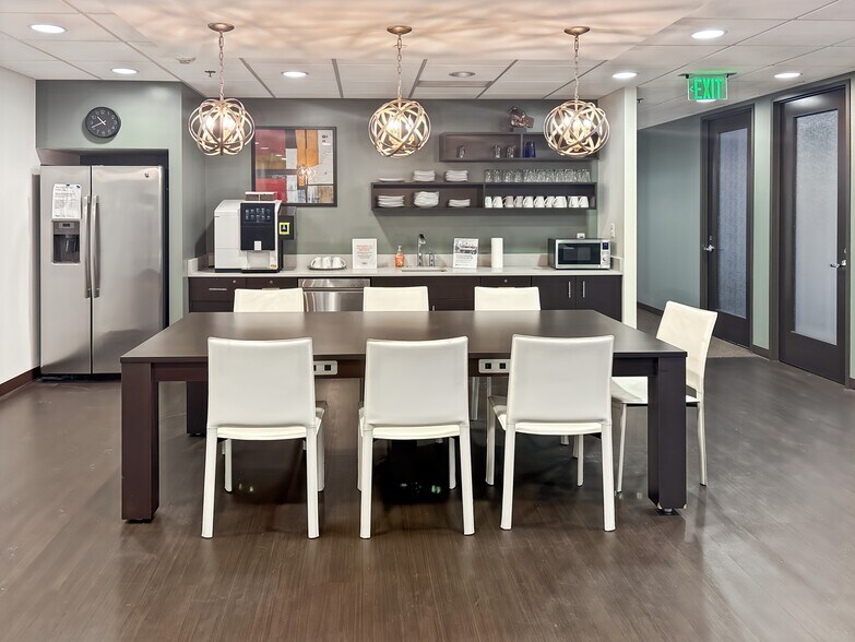 More Photos Of 41000 Woodward Ave, Bloomfield Hills Coworking Space