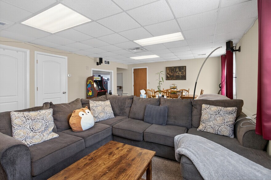 More Photos Of 124 S Brooklyn Rd, Napoleon Freestanding For Sale