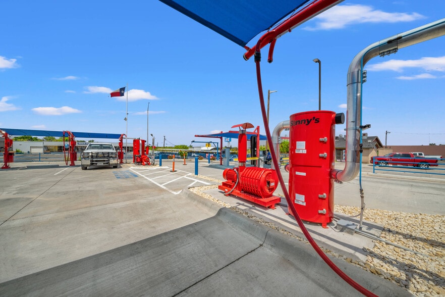 More Photos Of 1209 S Gregg St, Big Spring Carwash For Sale