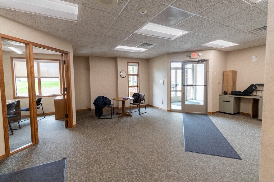 More Photos Of 833 E 16th St, Holland Bank For Lease